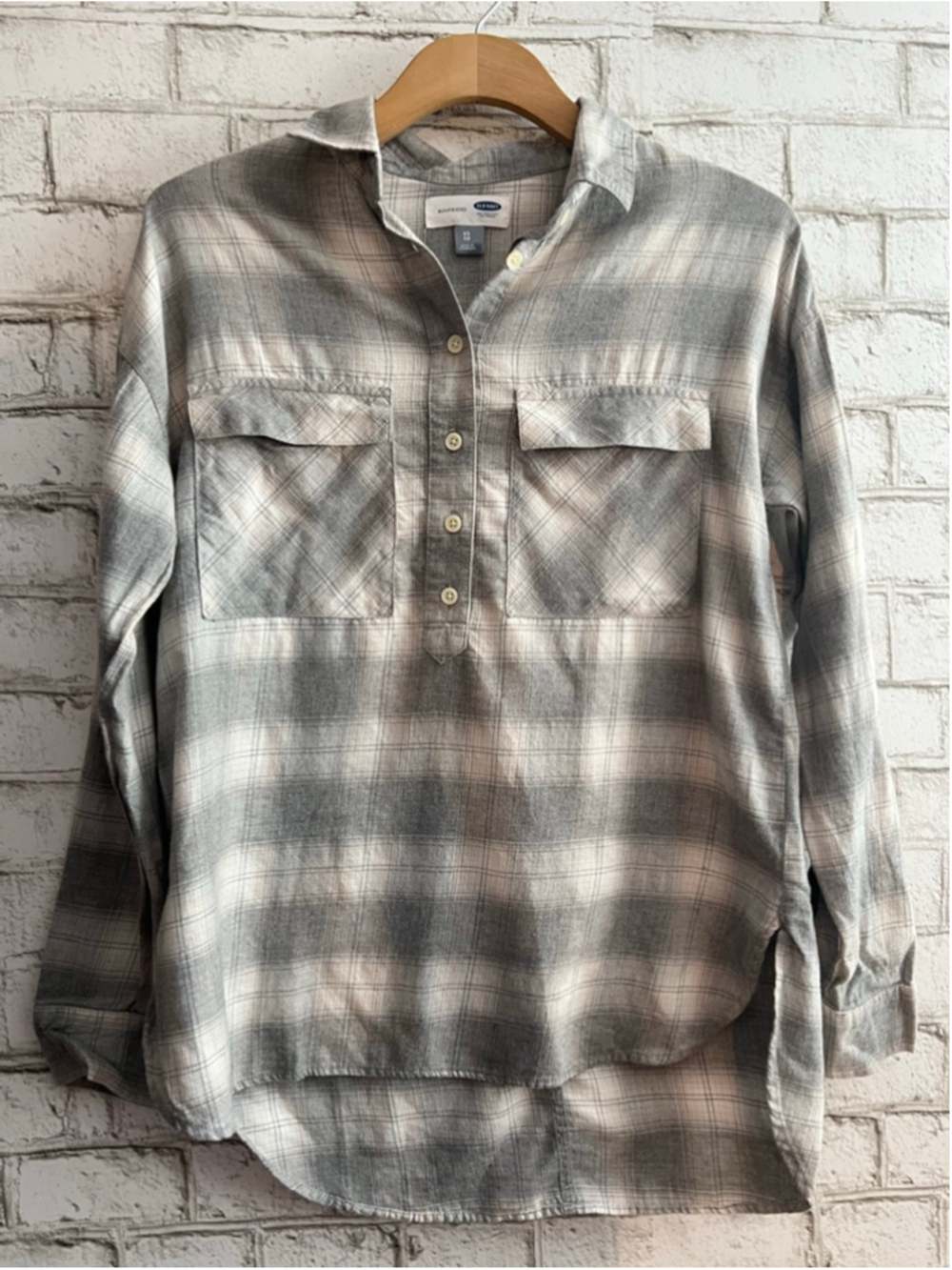 Old Navy women's gray and white plaid flannel tunic shirt size XS